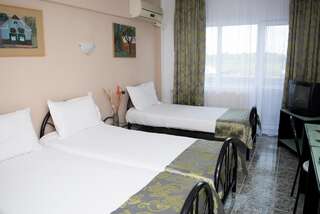 Курортные отели Cormoran Resort Uzlina Трехместный номер-2